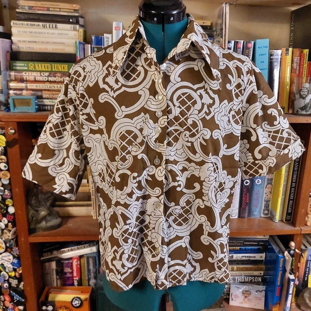 Vintage brown and white bold‎ pattern short sleeve button up.